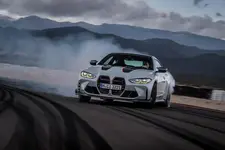 -the-new-bmw-m4-csl-on-the-racetrack-05-2022-599px.webp