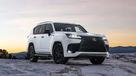 2022-Lexus-LX600-01.webp