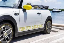 -mini-cooper-se-convertible-one-off-07-2022-2250px.webp