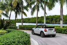 -mini-cooper-se-convertible-one-off-07-2022-2250px.webp