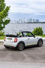 3-mini-cooper-se-convertible-one-off-07-2022-999px.webp
