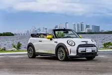 -mini-cooper-se-convertible-one-off-07-2022-2249px.webp