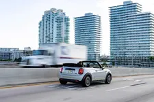 -mini-cooper-se-convertible-one-off-07-2022-2250px.webp