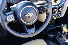 -mini-cooper-se-convertible-one-off-07-2022-2250px.webp