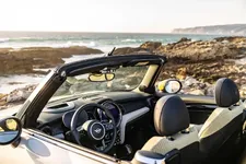 -mini-cooper-se-convertible-one-off-07-2022-2250px.webp