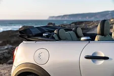 -mini-cooper-se-convertible-one-off-07-2022-2250px.webp
