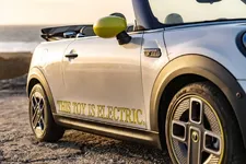 -mini-cooper-se-convertible-one-off-07-2022-2250px.webp