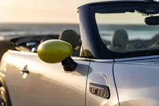 -mini-cooper-se-convertible-one-off-07-2022-2250px.webp