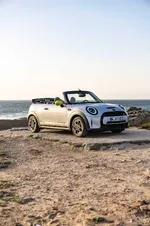 4-mini-cooper-se-convertible-one-off-07-2022-999px.webp