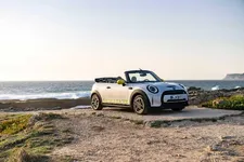-mini-cooper-se-convertible-one-off-07-2022-2250px.webp