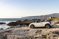 -mini-cooper-se-convertible-one-off-07-2022-2250px.webp