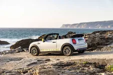 -mini-cooper-se-convertible-one-off-07-2022-2249px.webp