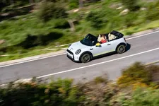 -mini-cooper-se-convertible-one-off-07-2022-2250px.webp