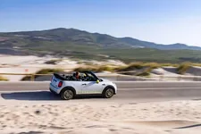 -mini-cooper-se-convertible-one-off-07-2022-2250px.webp