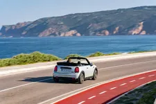 -mini-cooper-se-convertible-one-off-07-2022-2250px.webp
