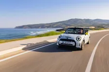 -mini-cooper-se-convertible-one-off-07-2022-2249px.webp