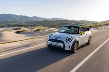 -mini-cooper-se-convertible-one-off-07-2022-2250px.webp