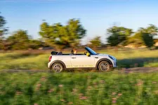 -mini-cooper-se-convertible-one-off-07-2022-2250px.webp