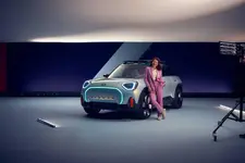 man-and-stefanie-wurst-head-of-mini-07-2022-2249px.webp man-and-stefanie-wurst-head-of-mini-07-2022-2249px.webp