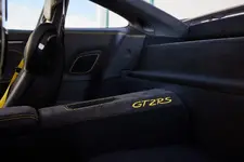 Porsche-911-GT2-RS-22_2.webp