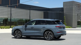 107116365-1662749736246-New_2023_Lincoln_Corsair_Grand_Touring_04 copy.webp