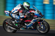 ampionship-bmw-motorrad-motorsport-bonovo-m-2251px.webp