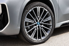 P90479779-bmw-ix1-xdrive30-09-2022-2249px.webp