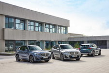 P90479763-bmw-ix1-and-bmw-x1-09-2022-2248px.webp