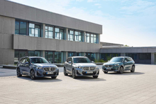 P90479764-bmw-ix1-and-bmw-x1-09-2022-2248px.webp