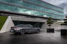 P90480825-the-new-bmw-m760e-xdrive-09-2022-2248px.webp
