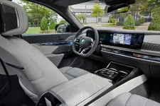 P90480850-the-new-bmw-m760e-xdrive-09-2022-2248px.webp