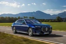 P90480879-the-new-bmw-740d-x-drive-09-2022-2250px.webp