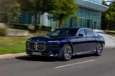 P90480875-the-new-bmw-740d-x-drive-09-2022-2250px.webp