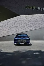 P90480859-the-new-bmw-740d-xdrive-09-2022-1000px.webp