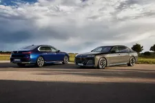 -xdrive-and-the-new-bmw-740d-xdrive-09-2022-2248px.webp