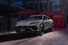 2023-Lamborghini-Urus-S-00003.webp