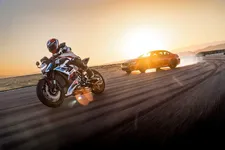 ue-bmw-m2-und-die-neue-bmw-m-1000-r-10-2022-2250px.webp