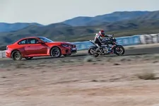 ue-bmw-m2-und-die-neue-bmw-m-1000-r-10-2022-2250px.webp