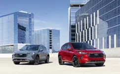 2023 Ford Escape Plug-In Hybrid_Vapor Blue_Ford Escape ST-Line Elite_Rapid Red_01.webp