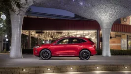 2023 Ford Escape ST-Line Elite_Rapid Red_05.webp