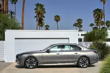 new-bmw-i7-on-location-palm-springs-10-2022-2249px.webp