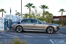 new-bmw-i7-on-location-palm-springs-10-2022-2250px.webp
