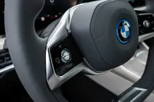 new-bmw-i7-on-location-palm-springs-10-2022-2250px.webp