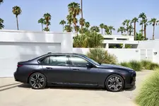 new-bmw-i7-on-location-palm-springs-10-2022-2249px.webp