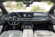 new-bmw-i7-on-location-palm-springs-10-2022-2250px.webp