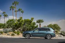 new-bmw-x7-on-location-palm-springs-10-2022-2250px.webp