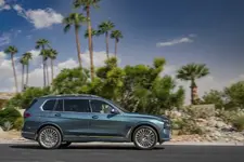 new-bmw-x7-on-location-palm-springs-10-2022-2250px.webp
