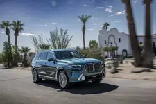 new-bmw-x7-on-location-palm-springs-10-2022-2250px.webp