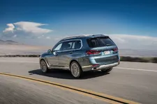 new-bmw-x7-on-location-palm-springs-10-2022-2250px.webp