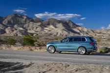 new-bmw-x7-on-location-palm-springs-10-2022-2250px.webp